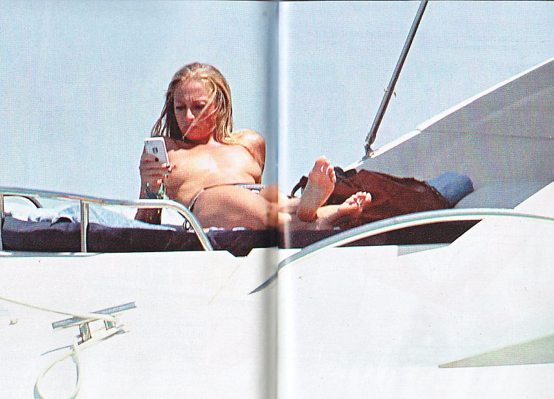 La nuova vita di Andrea Pirlo e il topless della sua Valentina in barca La nuova vita di Andrea Pirlo e il topless della sua Valentina in barca