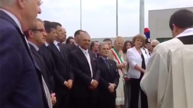 Tanti camion e poche automobili. Anteprima: come va sulla A35