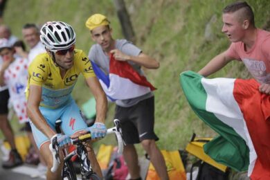 Nibali domina il Tour, esplode la Squalo-mania. “Campione anche in triciclo”
