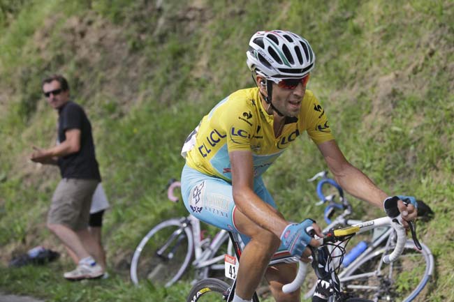 Nibali domina il Tour, esplode la Squalo-mania. “Campione anche in triciclo” Nibali domina il Tour, esplode la Squalo-mania. “Campione anche in triciclo”