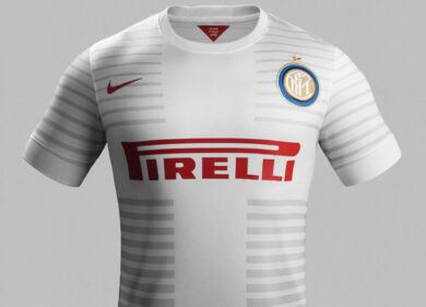 “Milano è solo l’Inter” sulla maglia. Rossoneri furiosi. Lite sul Web