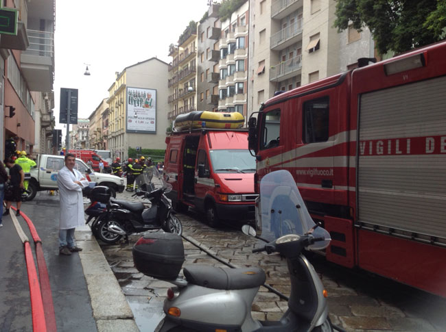 Milano, esonda il Seveso. E in centro c’è una voragine di 12 metri Milano, esonda il Seveso. E in centro c’è una voragine di 12 metri