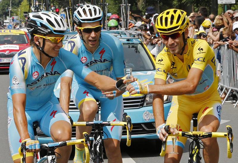 Nibali è il campione del Tour de France. “Emozione immensa, sono frastornato” Nibali è il campione del Tour de France. “Emozione immensa, sono frastornato”