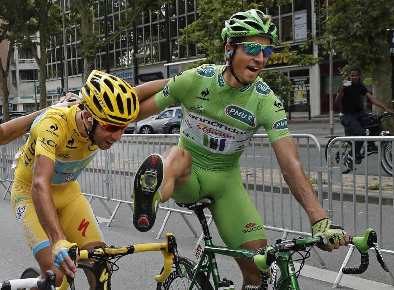 Tour, Nibali lacrime di gioia. La moglie: “E’ stato… bravino” Tour, Nibali lacrime di gioia. La moglie: “E’ stato… bravino”