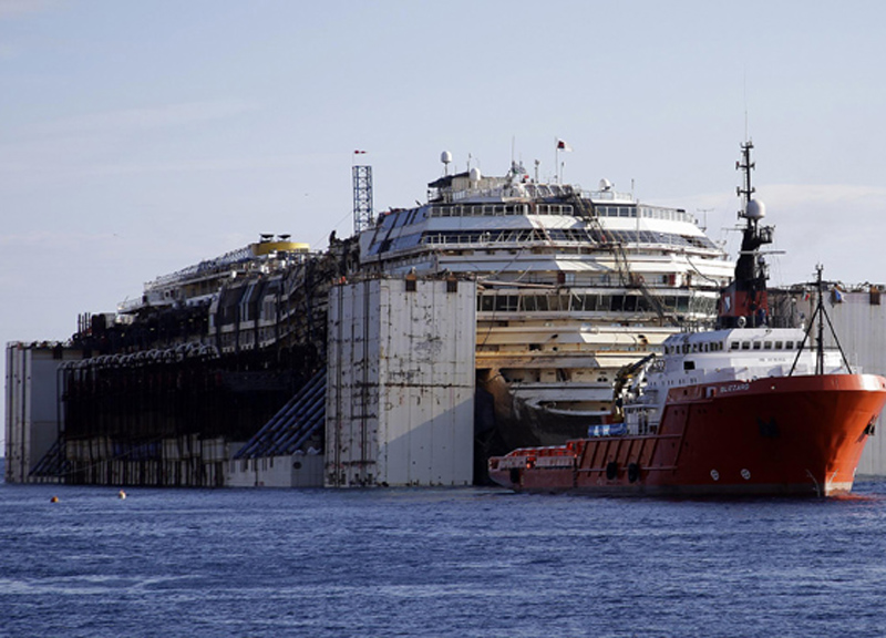 Concordia, si cerca l’ultimo disperso. Guarda le foto del relitto Concordia, si cerca l’ultimo disperso. Guarda le foto del relitto