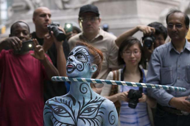 A New York il primo Body painting Day. Corpi nudi che diventano arte