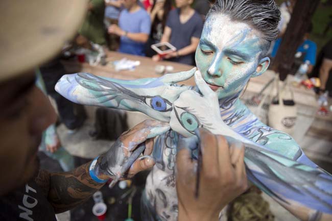 A New York il primo Body painting Day. Corpi nudi che diventano arte