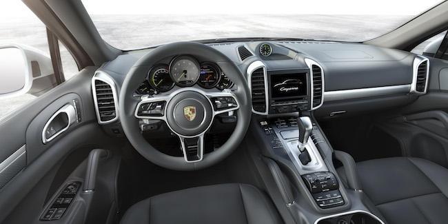 Nuova Porsche Cayenne, la tecnologia moderna incontra il design sportivo.