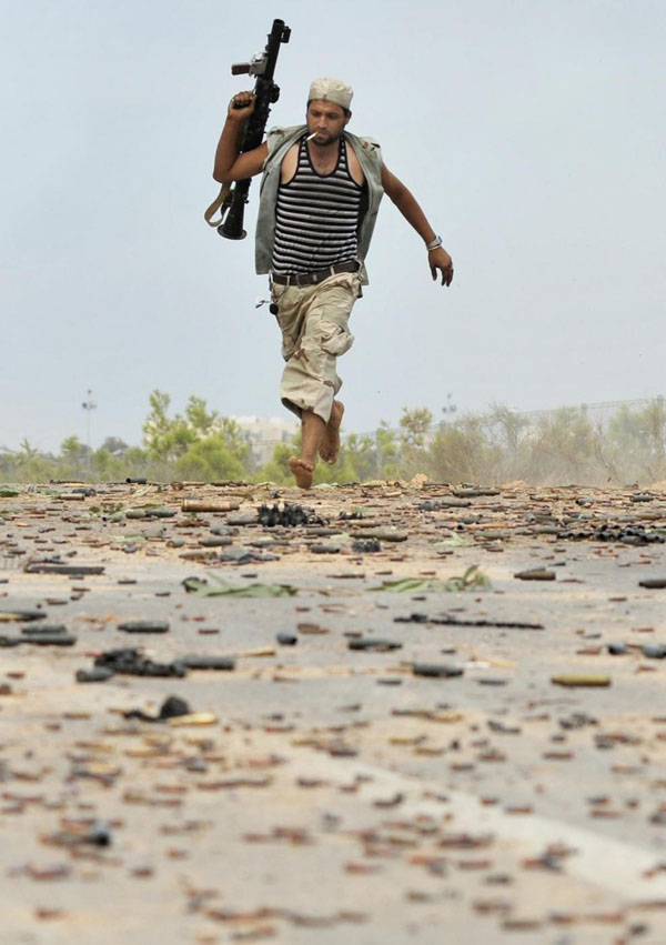 Libia, è corsa ad abbandonare il paese: evacuati oltre 100 italiani