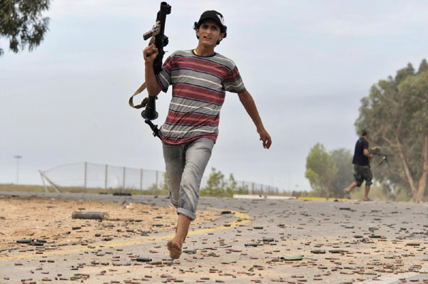 Libia, è corsa ad abbandonare il paese: evacuati oltre 100 italiani