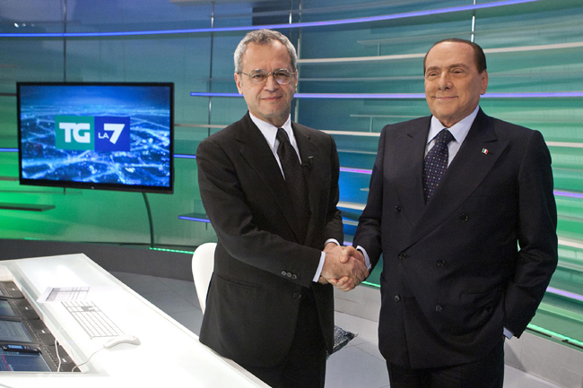 Addio stretta di mano: “Troppe infezioni, meglio l’urto dei pugni” Addio stretta di mano: “Troppe infezioni, meglio l’urto dei pugni”