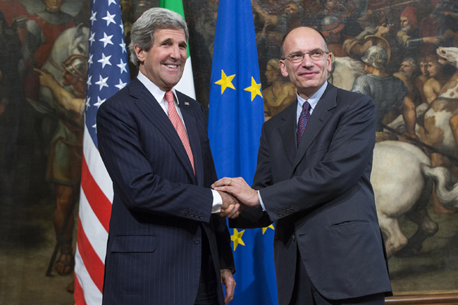 Addio stretta di mano: “Troppe infezioni, meglio l’urto dei pugni” Addio stretta di mano: “Troppe infezioni, meglio l’urto dei pugni”