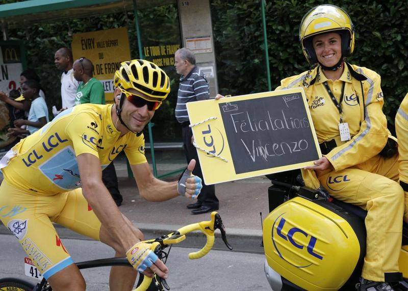 Tour de France, bufera sul selfie del ciclista: macché doping. Foto