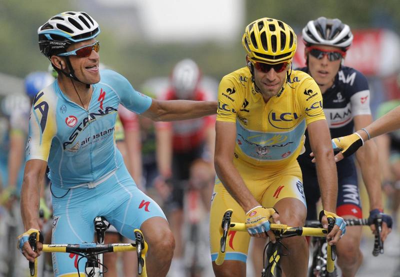 Tour de France, bufera sul selfie del ciclista: macché doping. Foto