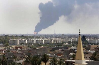 Libia, inferno di fuoco a Tripoli. “Incendio fuori controllo”