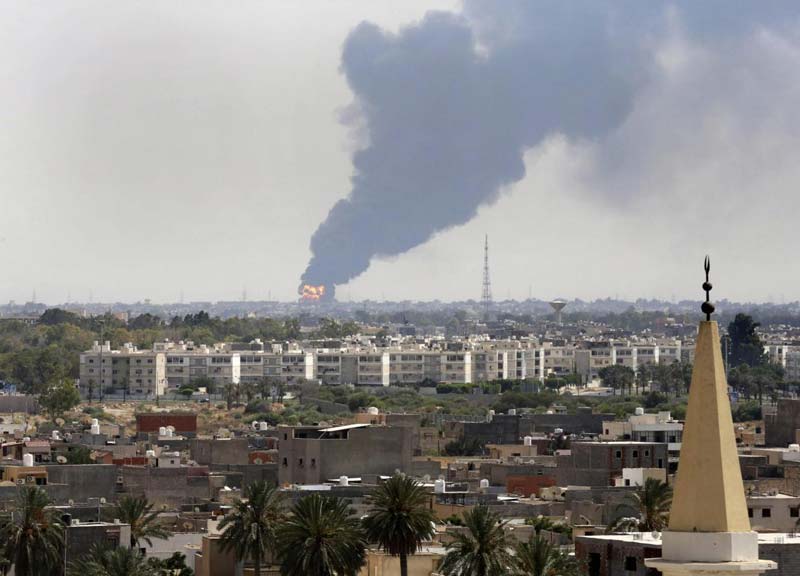 Libia, inferno di fuoco a Tripoli. “Incendio fuori controllo” Libia, inferno di fuoco a Tripoli. “Incendio fuori controllo”