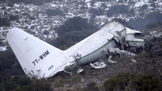 Caduto da 10mila metri in 3 minuti. Aereo algerino, prime foto radar Caduto da 10mila metri in 3 minuti. Aereo algerino, prime foto radar