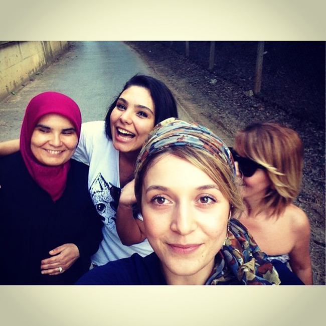“Le donne non devono ridere in pubblico”. Ribellione in Turchia “Le donne non devono ridere in pubblico”. Ribellione in Turchia