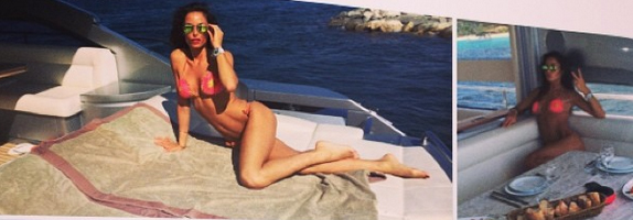 Raffaella Fico, bikini rosso da urlo a Saint Tropez e con Tozzi… Raffaella Fico, bikini rosso da urlo a Saint Tropez e con Tozzi…