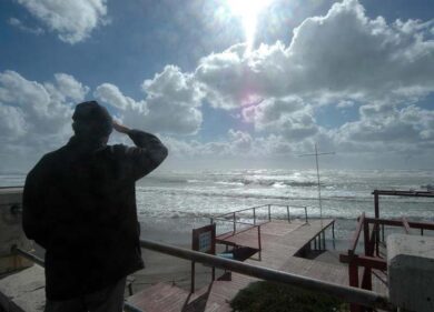 Turismo/ 70% presenze in meno sulle spiagge. Pesano crisi e maltempo