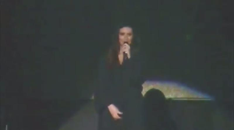 Galleria foto 'La frase della Pausini è tormentoneDalla canzone dei Gem Boy alle t-shirt' - foto 6