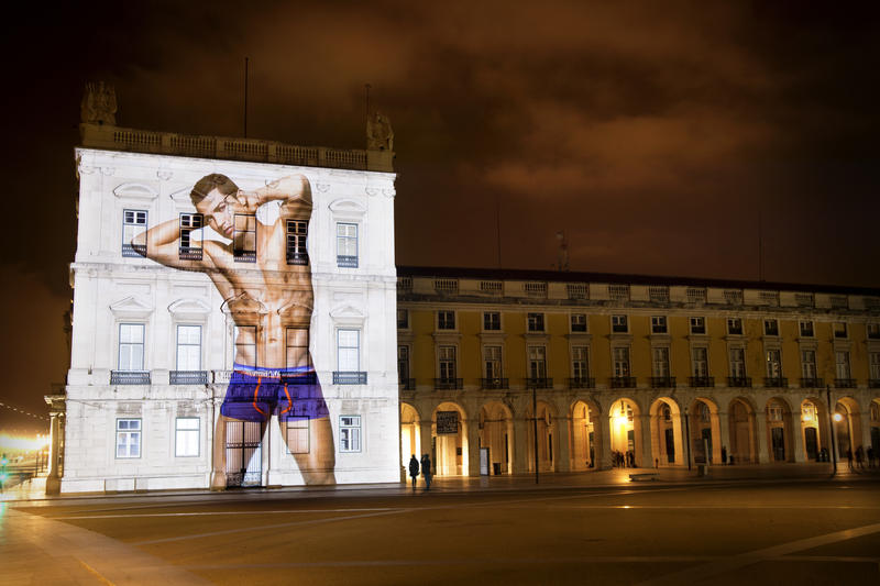 Cristiano Ronaldo fa il giro del mondo in mutande Cristiano Ronaldo fa il giro del mondo in mutande