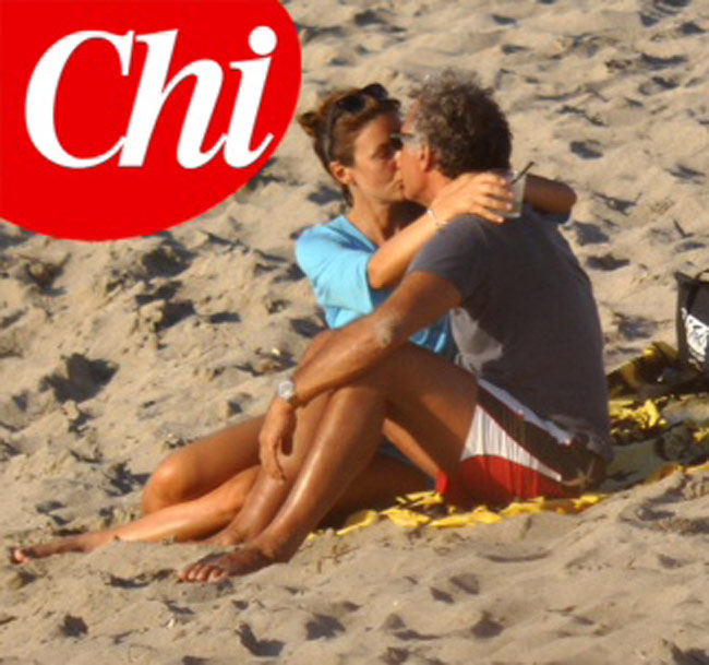 Massimo Giletti e Alessandra Moretti: un bacio che scalda l’estate Massimo Giletti e Alessandra Moretti: un bacio che scalda l’estate