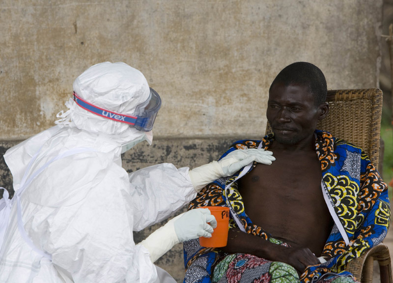 Ebola per l’Oms quasi 900 morti. Ricovero sospetto a NY. Il siero segreto funziona