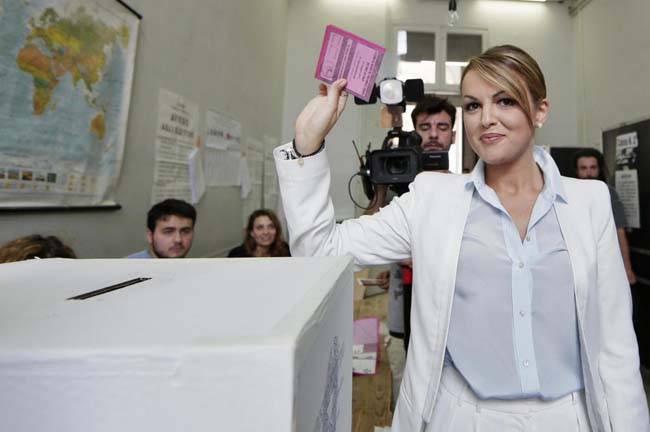 Nuovo look per Francesca Pascale