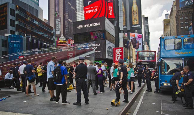 New York, scontro tra due bus a Times Square, 14 feriti New York, scontro tra due bus a Times Square, 14 feriti