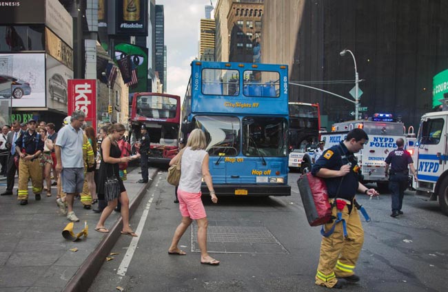 New York, scontro tra due bus a Times Square, 14 feriti New York, scontro tra due bus a Times Square, 14 feriti