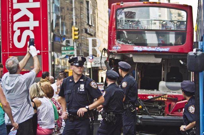 New York, scontro tra due bus a Times Square, 14 feriti New York, scontro tra due bus a Times Square, 14 feriti