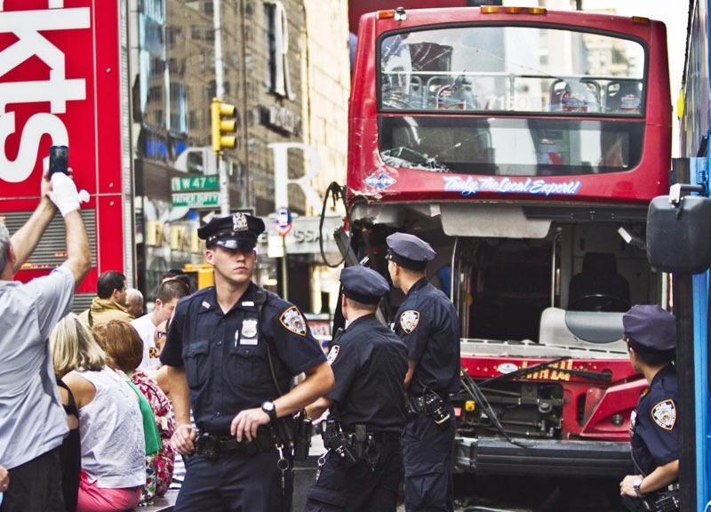 New York, scontro tra due bus a Times Square, 14 feriti New York, scontro tra due bus a Times Square, 14 feriti