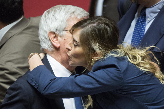 Primo ok alle riforme con 183 sì. Le opposizioni fuori dall’Aula Primo ok alle riforme con 183 sì. Le opposizioni fuori dall’Aula