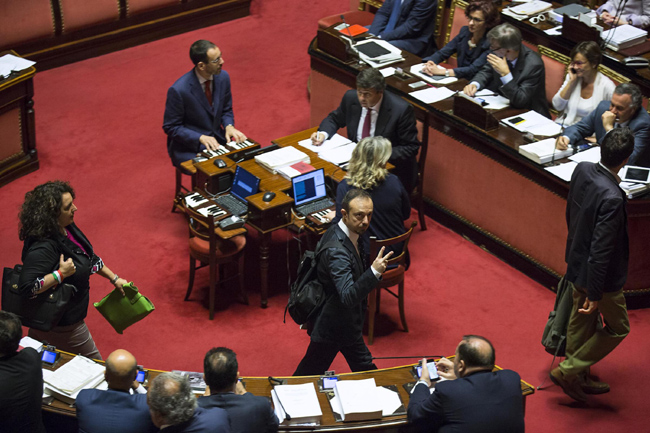 Primo ok alle riforme con 183 sì. Le opposizioni fuori dall’Aula Primo ok alle riforme con 183 sì. Le opposizioni fuori dall’Aula