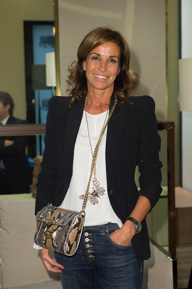 Cristina Parodi, fuori di seno con il suo bikini giallo Cristina Parodi, fuori di seno con il suo bikini giallo