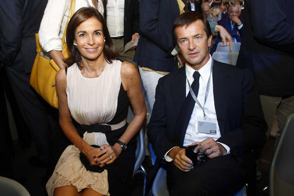 Cristina Parodi, fuori di seno con il suo bikini giallo Cristina Parodi, fuori di seno con il suo bikini giallo