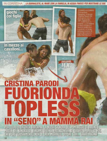 Cristina Parodi, fuori di seno con il suo bikini giallo Cristina Parodi, fuori di seno con il suo bikini giallo