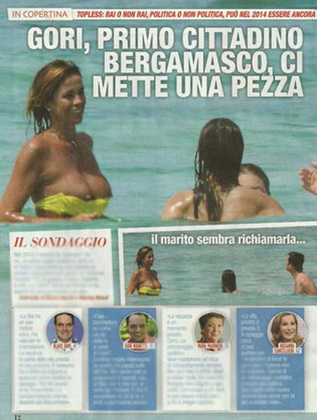 Cristina Parodi, fuori di seno con il suo bikini giallo Cristina Parodi, fuori di seno con il suo bikini giallo