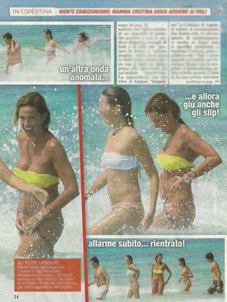 Cristina Parodi, fuori di seno con il suo bikini giallo Cristina Parodi, fuori di seno con il suo bikini giallo