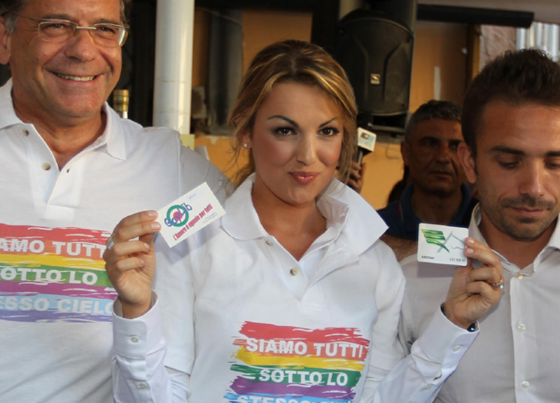 Francesca in vacanza senza Silvio. “E’ importante avere spazi propri” Francesca in vacanza senza Silvio. “E’ importante avere spazi propri”