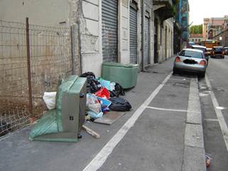 Rifiuti, risse e spaccio. #milanolatrina: foto choc. Di’ la tua