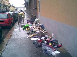 Rifiuti, risse e spaccio. #milanolatrina: foto choc. Di’ la tua