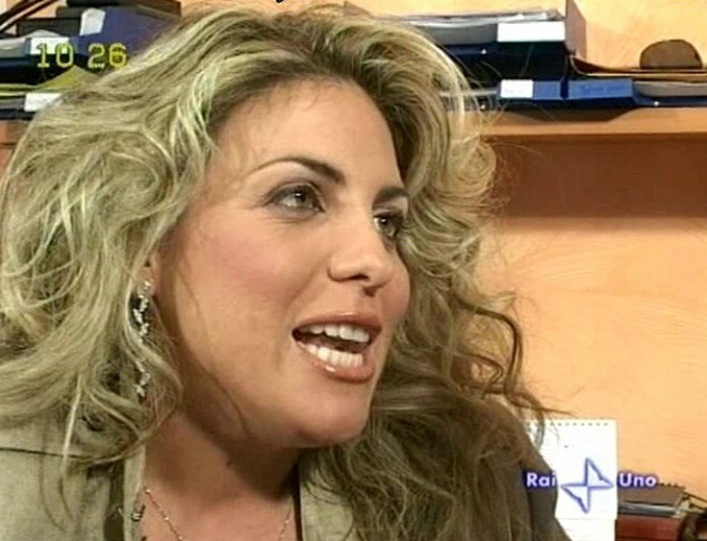 Ferisce il compagno col coltello, arrestata nota conduttrice Rai Ferisce il compagno col coltello, arrestata nota conduttrice Rai