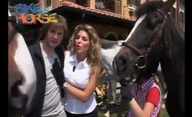 Ferisce il compagno col coltello, arrestata nota conduttrice Rai Ferisce il compagno col coltello, arrestata nota conduttrice Rai