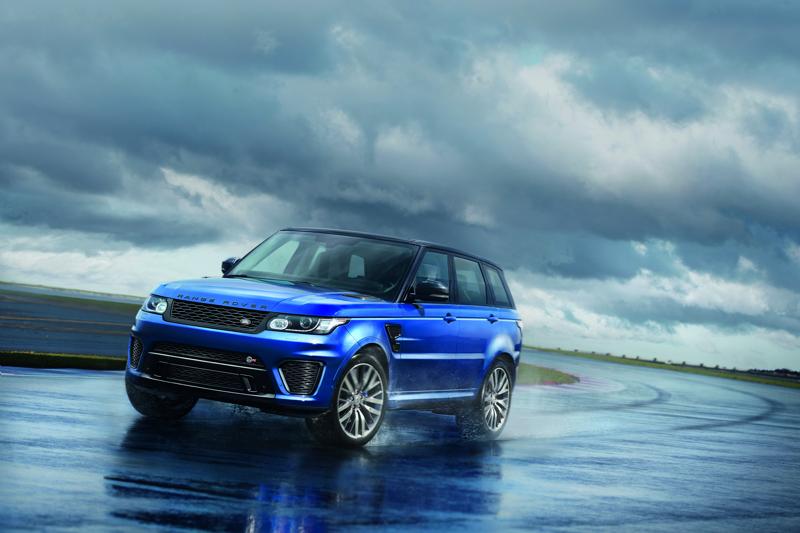 Debutta a Pepple Beach la più veloce Range Rover Sport di sempre Debutta a Pepple Beach la più veloce Range Rover Sport di sempre