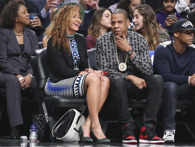 Bang Bang (My Baby Shot Me Down). Beyoncé si esibisce per Jay Z Bang Bang (My Baby Shot Me Down). Beyoncé si esibisce per Jay Z