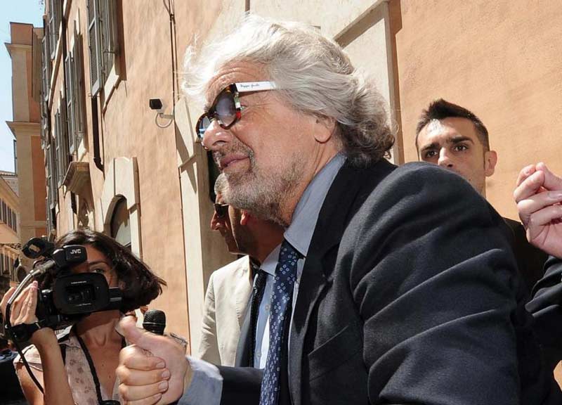 M5s, Giuliano Ferrara giornalista dell’anno M5s, Giuliano Ferrara giornalista dell’anno