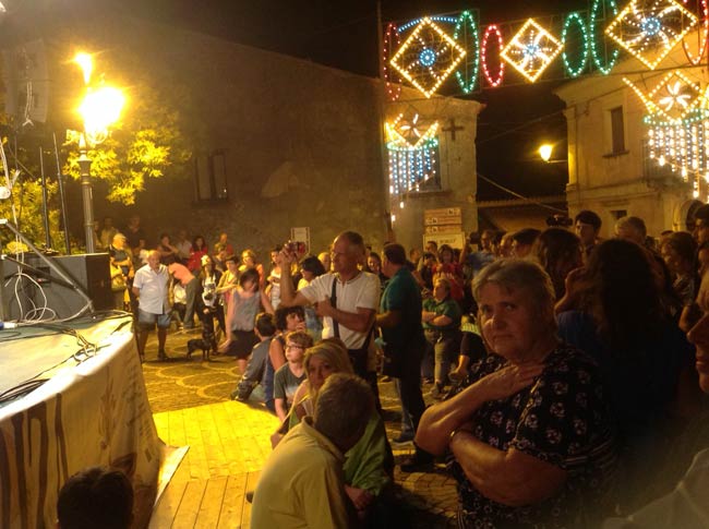 Calabria, sound etnico al Paleariza. Il 20 si chiude con la pizzica Calabria, sound etnico al Paleariza. Il 20 si chiude con la pizzica