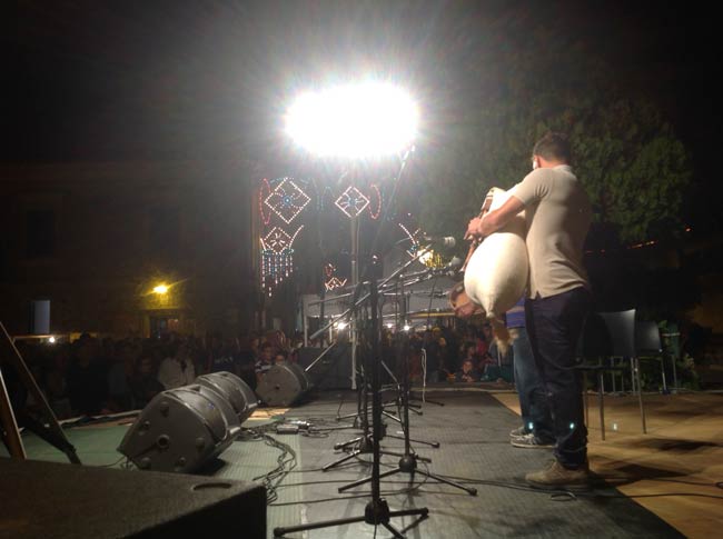 Calabria, sound etnico al Paleariza. Il 20 si chiude con la pizzica Calabria, sound etnico al Paleariza. Il 20 si chiude con la pizzica